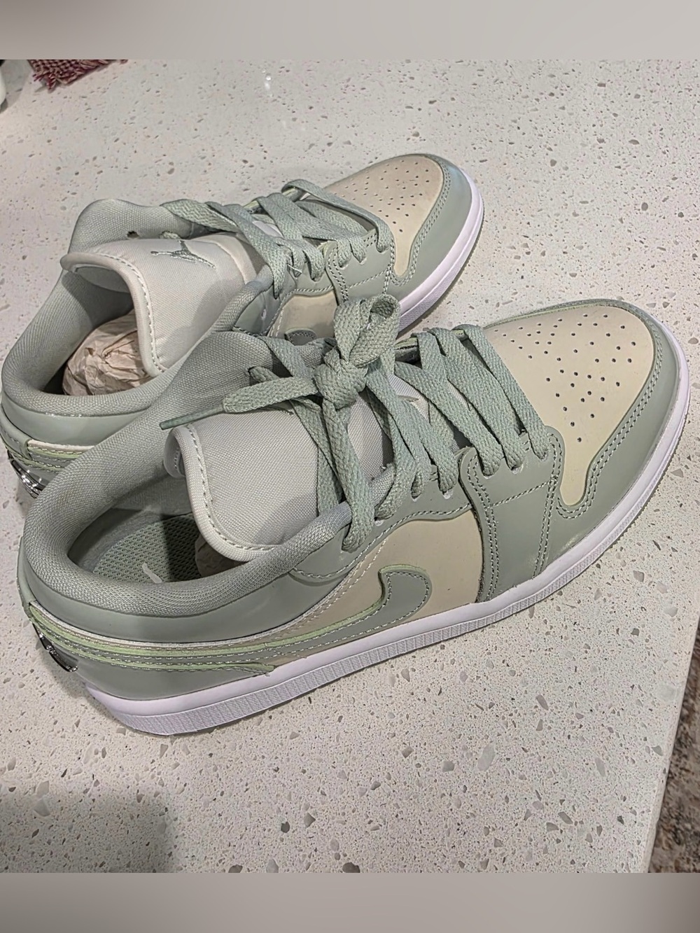 Women’s Jordan 1 Low SE size 7.5